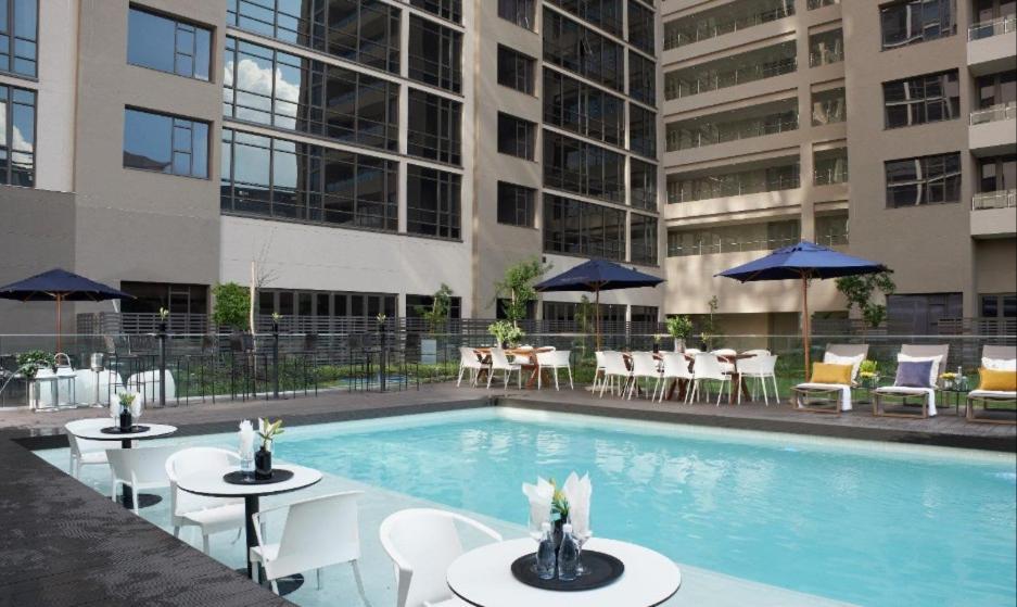 Sandton Apartment 15 West Road South Johannesburg Exterior photo